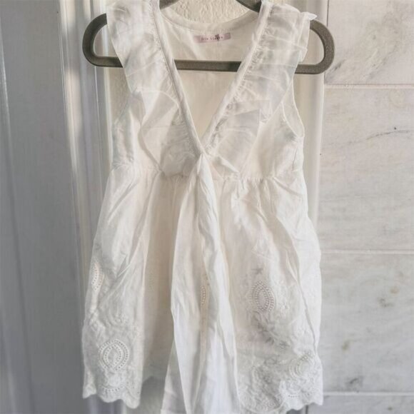 Hurave Lace eyelet dress, tie front, sleeveless, ruffle sleeves, lined v-neck 2T - Picture 5 of 11